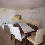 Tara *