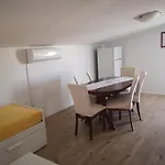 Apartman Tara *