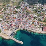 Tara Apartman *